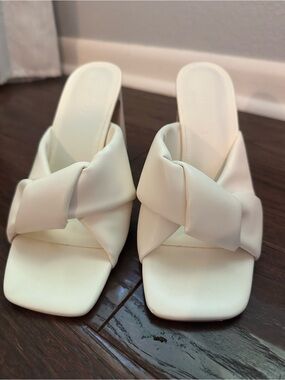Contigo Ivory Knot Heels- NWOT